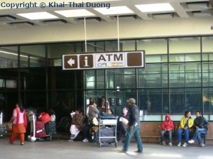 Ankunft in Nepal - ATM am Tribhuvan Airport vorhanden.