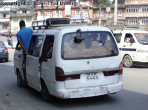 Nepal Verkehr - Öffentliche Verkehrsmittel: Microbus