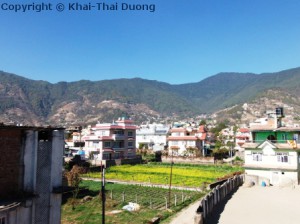 Nepal Reisezeit - Blauer Himmel während der trockenen Winterzeit in Nepal.