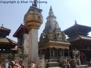 Viele Tempel, Statuen, Pakoden, Säulen und Schreine finden sich im Bhaktapur Durbar Square.