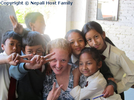 Mit Nepali Host Family an Schulen oder Waisenhäuser ehrenamtlich in Nepal arbeiten.