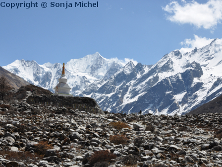 Himalaya Täler liegen auf 3.600m und stellen kalte Wüsten dar.