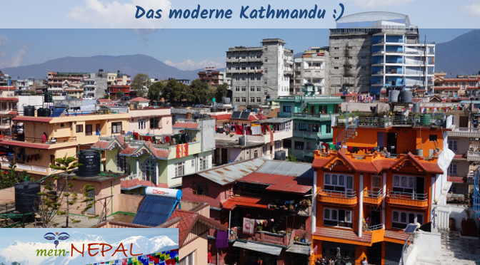 Nur die farbenfrohen Gebäude und der Himalaya lassen uns wissen, dass das auch Nepal ist!